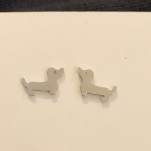 Cute dachshund earrings silver color!